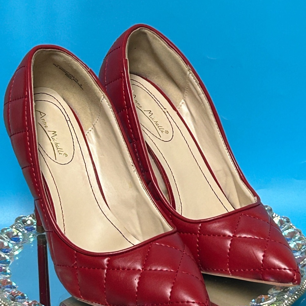 Ann Michelle Red Quilted Pointed-Toe Pumps- Chic Slip-On Style Size 9